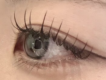 アイラッシュアンドスパ シーア(Seaa)の写真/最高レベルの軽さと付け心地の良さでオススメのフラットラッシュ☆パリジェンヌとセットの《パリエク》も◎