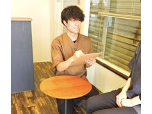 自分メンテの雰囲気（カウンセリングを行い、お身体の状態に合わせた施術を行います。）