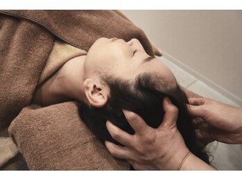 メデュウスパ(Medeu SPA)の写真/≪思わず寝落ちしてしまう極上ヘッドスパ≫頭のコリをほぐし血行促進◎丁寧な施術で疲れを癒す♪60分¥7400