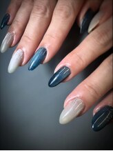 ジャミーラゾフル(Jamila-zohr)/冬のきらきらネイル