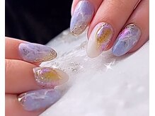 トレンドを押さえた洗練ニュアンスネイルが好評☆