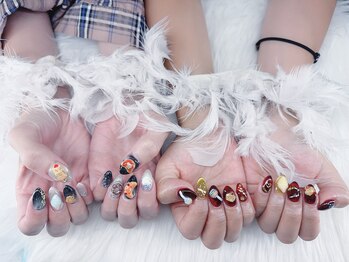 友ネイルで個性派アート