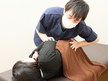 中総持寺鍼灸院の写真/首肩コリ改善は背中から!肩甲骨はがしやヘッドスパで首肩からくる頭痛などをダブル集中リセット◎