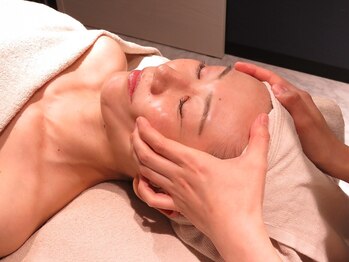 シェノン(CHAINON)の写真/最強小顔！余分な脂肪を燃焼し、デコルテ/耳/ヘッド/顔をスッキリと◎理想の小顔を叶えるサロン♪