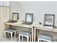 清潔感あふれる落ち着ついた店内♪ヘアアイロン、ドライヤー完備