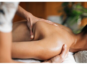 サロンドカメリア(salon de Camellia)/肩甲骨が固いと太りやすい??