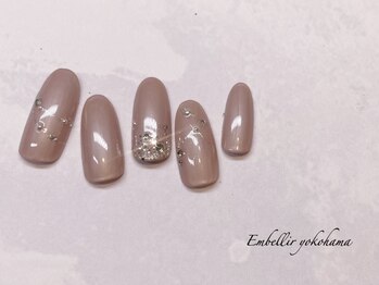 アンベリール 横浜店(Embellir)の写真/大人の女性にも人気な上品ネイル！お仕事上、派手にはできない方もシンプルなデザインで指先を美しく♪