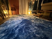 ワライフ(WaLife)の雰囲気（藍染職人でもある店主がデザインしたアトリエ空間での施術）