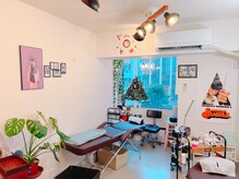 アイラッシュ ザクア(XAQUA)/明るい店内