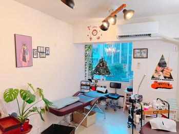 アイラッシュ ザクア(XAQUA)/明るい店内