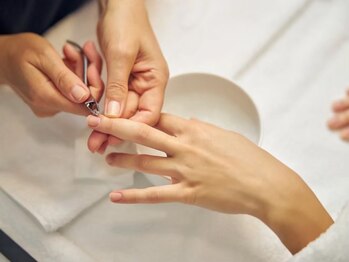 ミヤ(38)の写真/ハンドケア+自爪を育てる施術で指先から美しくケア☆手を隠しがち...お手入れ方法が分からない方にオススメ