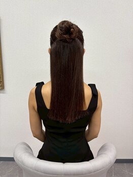 ミカヅキ 赤坂/ストレートハーフアップアレンジ