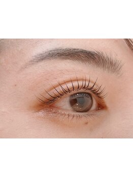 ナチュラル上品な目元にしたい