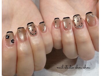 ネイルアンドアイラッシュスタジオ シュシュ(chouchou)/うるマグ×先端黒ライン×ホロ等