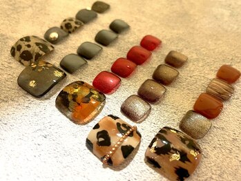 ネイルズ ラ ブリーサ(nails La Brisa)の写真/足こそ自分好みのデザインを♪見えないところこそ細部まで上品に美しく◎大人女性の為に捧ぐ！輝く足先を！