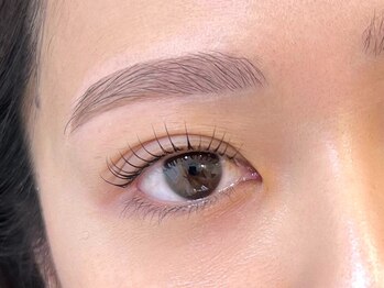 ウヌ アイ ショップ(UnU eye shop)の写真/自然な仕上がりでお目元の印象をUP☆目の形に合ったデザインをご提案♪【新規】まつげパーマ　¥4000