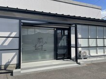 ハグ(hug)の雰囲気（お店の外観です♪お店の前に駐車場があります。）