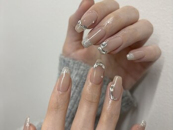 ビジューネイル 担当 藤原