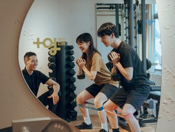 プラグジム 学芸大学店(PlugGYM)の写真/【お友達やカップルでのご利用大歓迎★】一人じゃない！ペアトレーニング体験60分コースもご用意◎