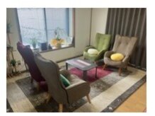 ファンライフ整体の雰囲気（症状などお聞きする場所、キッズスペースにもなります。）