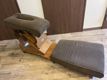 オレンジカイロプラクティック/ニーチェストテーブル