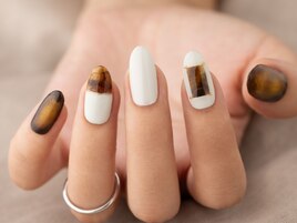 シンプルべっこう小ネイル
