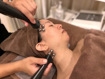 リアン(Lien)の写真/【二重あご/引き締まった輪郭GET】首から顔の表情筋にアプローチ！内側から引きあげ小顔に！¥6600～