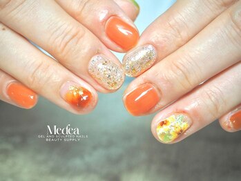 手描き絵画風ひまわりネイル