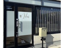 表町に移転しました!駐車場は正面3台と店舗左側砂利スペースです