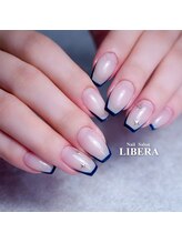 リベラ(LIBERA)/変形フレンチネイル