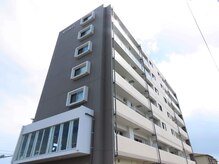 ソート(Sot.)の雰囲気（駐車場完備◎螺旋階段を上がり2階に店舗があります♪）