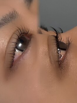 オル(Olu)の写真/《美容液だけじゃない》まつ毛の悩みに寄り添う土台ケア。貴女だけの似合う&癖を見抜いたまつげパーマ
