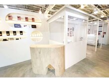 フィオブロウ 大阪梅田店(fiio brow)の雰囲気（fiioは一人一人のお目元に合わせたデザインをご提供/まつパ）