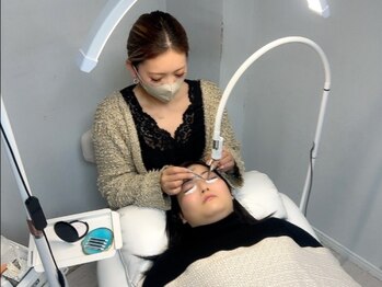 ビレボ アイラッシュココ(BEREVO eyelash.COCO)の写真/マツパ＋眉毛スタイリングのセットもお得★大人気LEDエクステ！お客様に合った施術で理想のあなたへ！