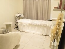 インディバサロンドアール 六本木(INDIBA Salon de R)の雰囲気（白を基調とした清潔感のある空間）