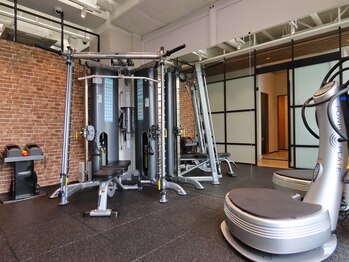 フラクタルスタイル 原宿 表参道(FRACTAL STYLE)/広々としたプライベートルーム