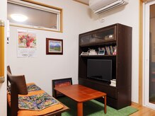 くのへ療術センターの雰囲気（テレビ、雑誌あります。）