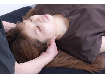 エレヴィザ トウキョウ 恵比寿院(ELVISA TOKYO)の写真/首肩だけを揉まない整体。姿勢・呼吸・食いしばり・睡眠環境まで含め、負担のかかりにくい状態へ整えます！