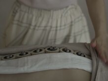 温活×素肌ケア専門サロンburesuの雰囲気（オンセラ温熱療法。炭化モグサの熱で自律神経にアプローチ。）