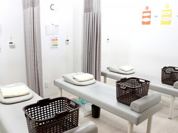 むげん整骨院鍼灸院 近江八幡/清潔で明るい店内◎