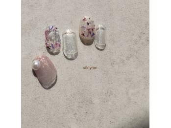 シルニー リム(Silny rim)/アシンメトリーニュアンスネイル