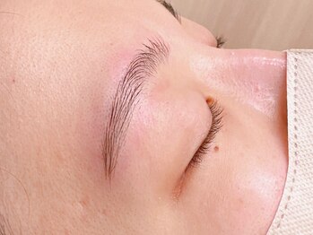 モストブリヤン(MOSTBURYAN)/眉毛WAXパーマ