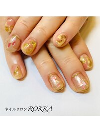 シェルとラメのキラキラネイル
