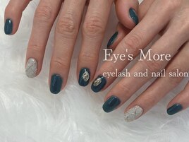 深グリーン縁起色ネイル