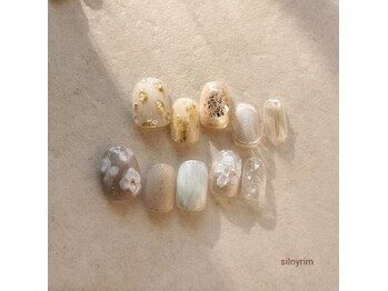 シルニー リム(Silny rim)/アシンメトリーニュアンスネイル