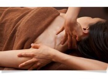 ボディシュ あべのウォーク店(Bodysh)の写真/【自分のご褒美に♪】あなたの疲れを解消！慢性的な首・肩のつらさをアロマリンパオイルマッサージ☆