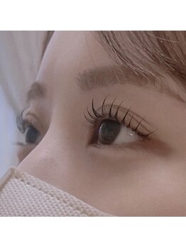 リラ(Lilas)の写真/忙しい方におすすめ◎通常まつパの2倍長持ち!【UPforceLift】導入サロン♪垢抜け眉とセットでメイク時短◎