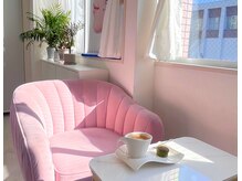 ポーラ クローバー店(POLA)の雰囲気（ドリンクサービスがあり、ゆっくりできる癒し空間になってます♪）