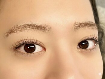 Lily cils [パリジェンヌ・フラットラッシュ・まつ毛パーマ]　　　の写真/歴9年の技術ｘ劇的似合わせ!圧倒的持続力で若々しい印象へ。曖昧な仕上がりは卒業!まつげパーマ¥4000~