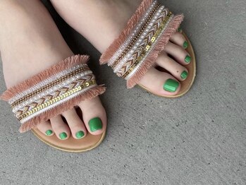 ヨヘン(YoHen)の写真/乾燥が気になる季節に♪ケアにもこだわったフットバス付極上ワンカラー◇ハンドとの同時施術も対応可能◎